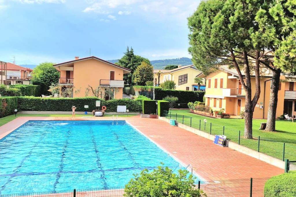 Europa Pool Apartment バルドリーノ エクステリア 写真
